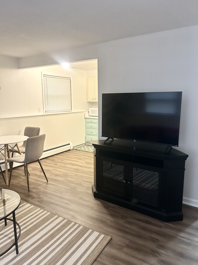 Photo - 305 17th St NE