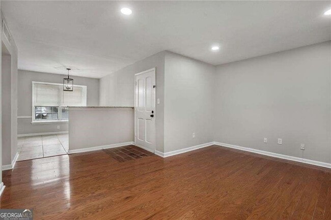 Photo - 122 Maison Pl NW