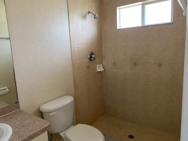 Photo - 1416-1418 W 12th St Unidad 1416 W 12th St