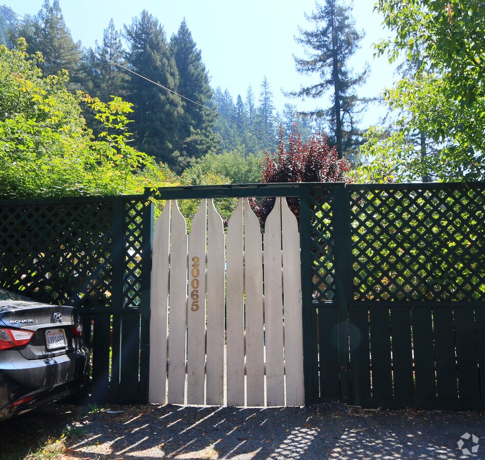 Photo - 20065 River Blvd