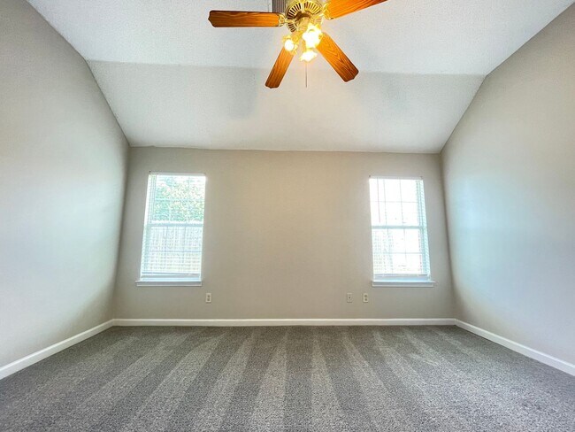 1344 Custer Dr E