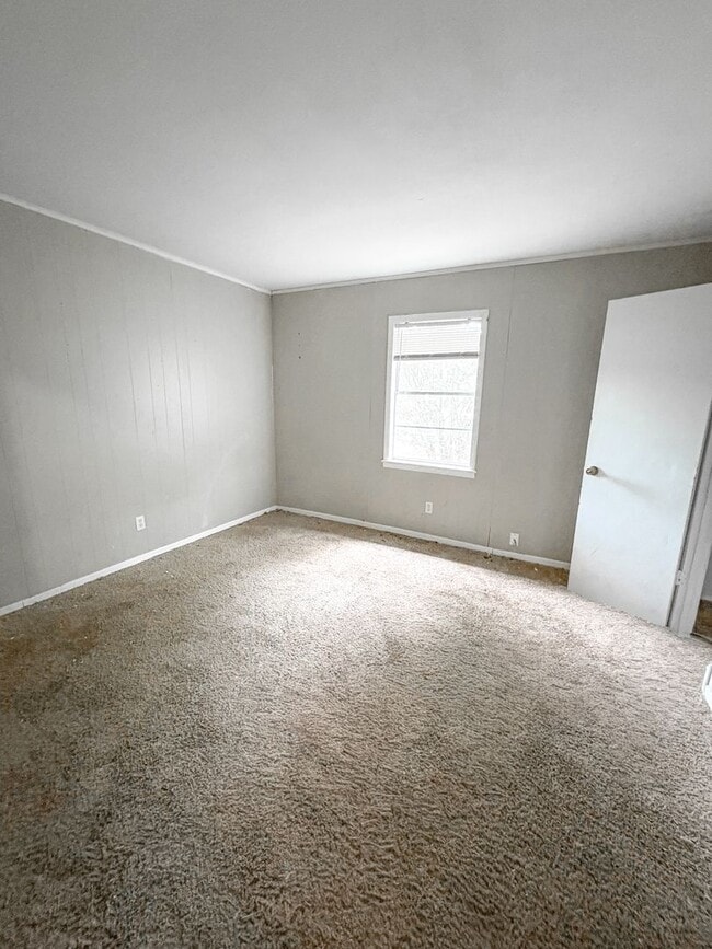 Photo - 3bedroom home with Large yard and Shop