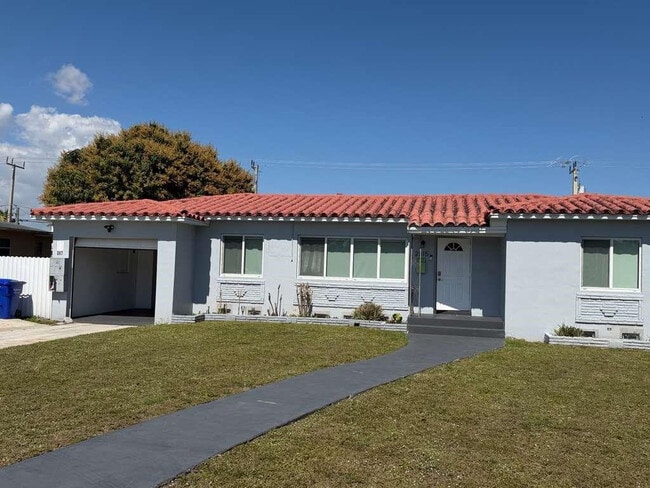 Building Photo - 2815 Van Buren St