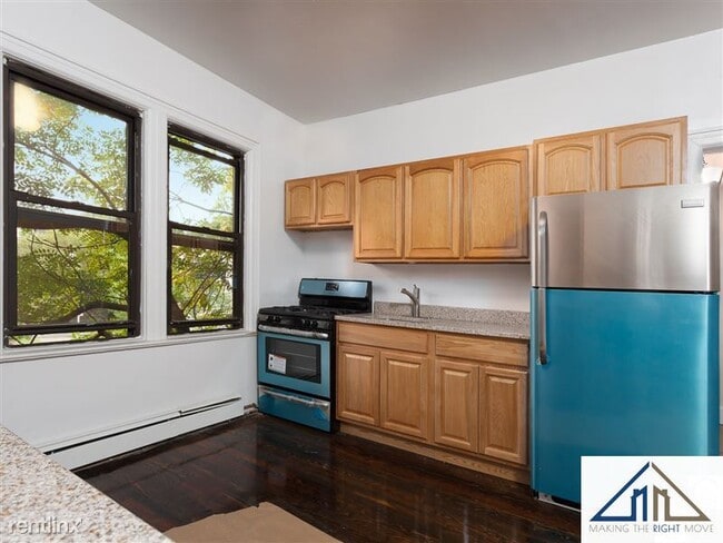 Photo - 155 E 206th St