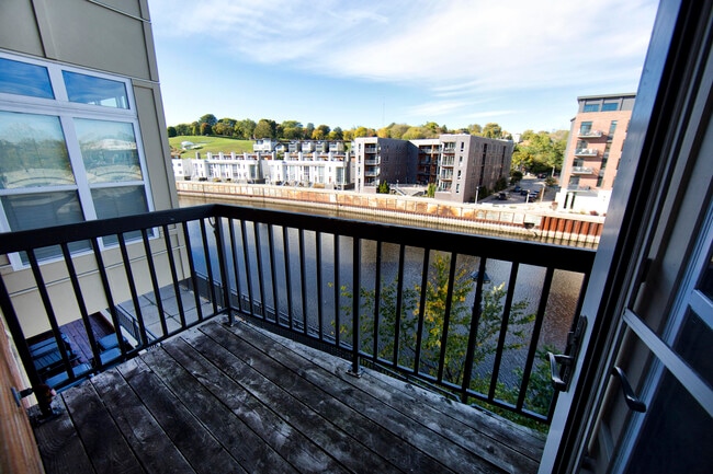 Photo - 1915 N Water St