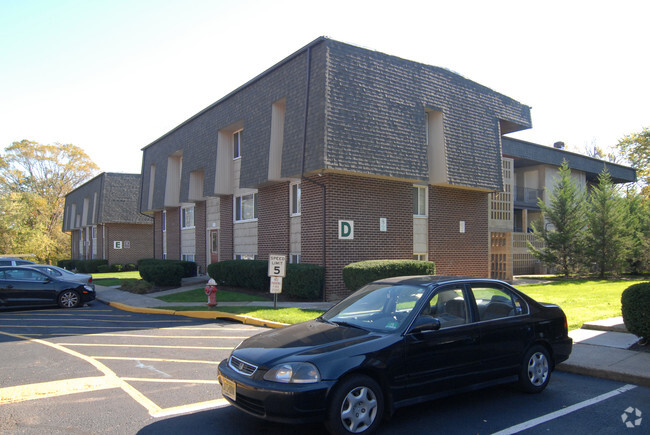 Towne Oaks Apartments - Towne Oaks Apartments