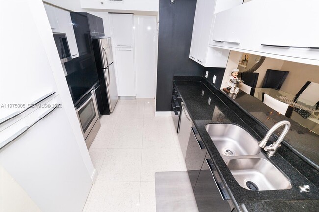 Photo - 17100 N Bay Rd Unidad 1815