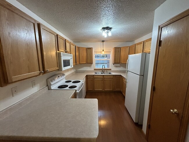 Kitchen - 80 Cherry Ct Unit Apt 4