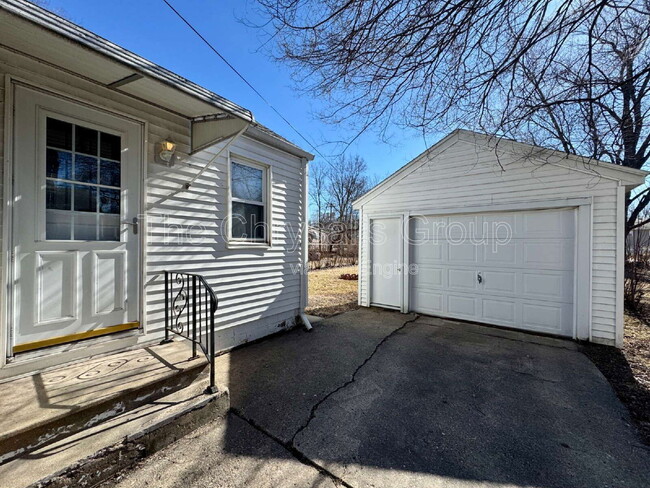 Photo - 307 Prairie St