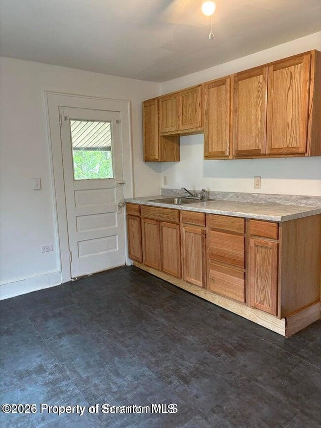 Photo - 1017 Main St