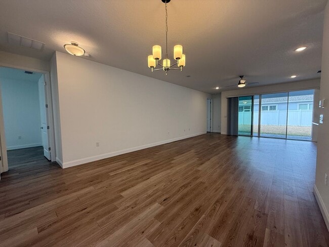 Photo - Beautiful 4 bedroom 2 bathroom home