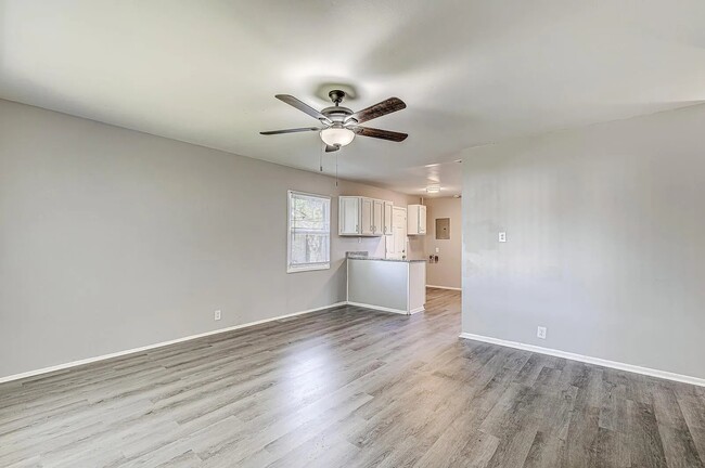 Photo - 1302 Brummit Ln