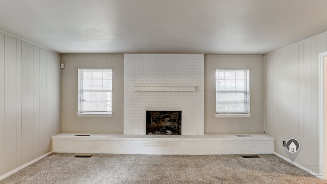 Building Photo - 4 Bedroom,2.5 Bath and 2 Car Garage Duplex with Fireplace and Prime Location Near Lake Hefner