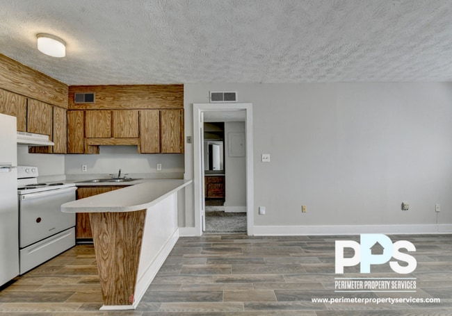 Photo - 1040 Sandtown Rd SW