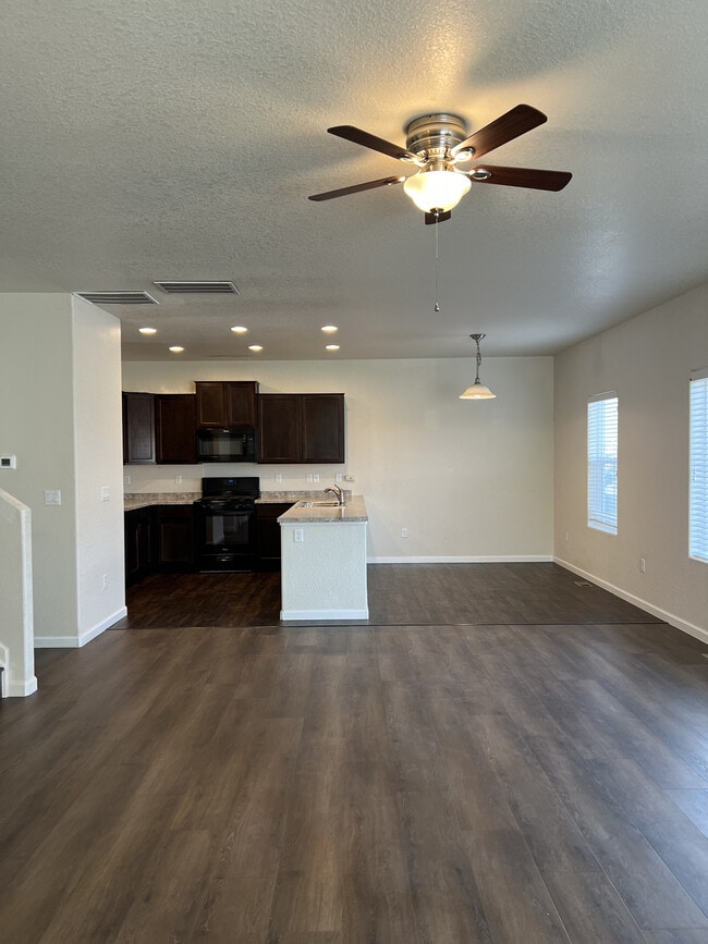 Photo - 1229 Bistre St