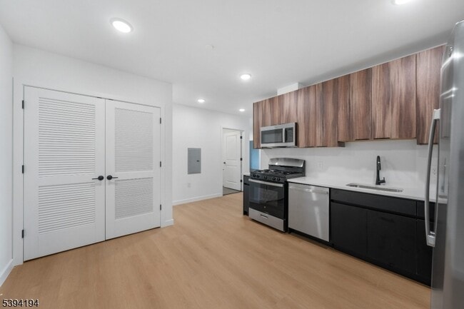 Building Photo - 768 Bergen St Unit 3G