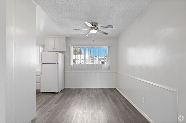 1BD, 1BA - 800SF - Dining Room