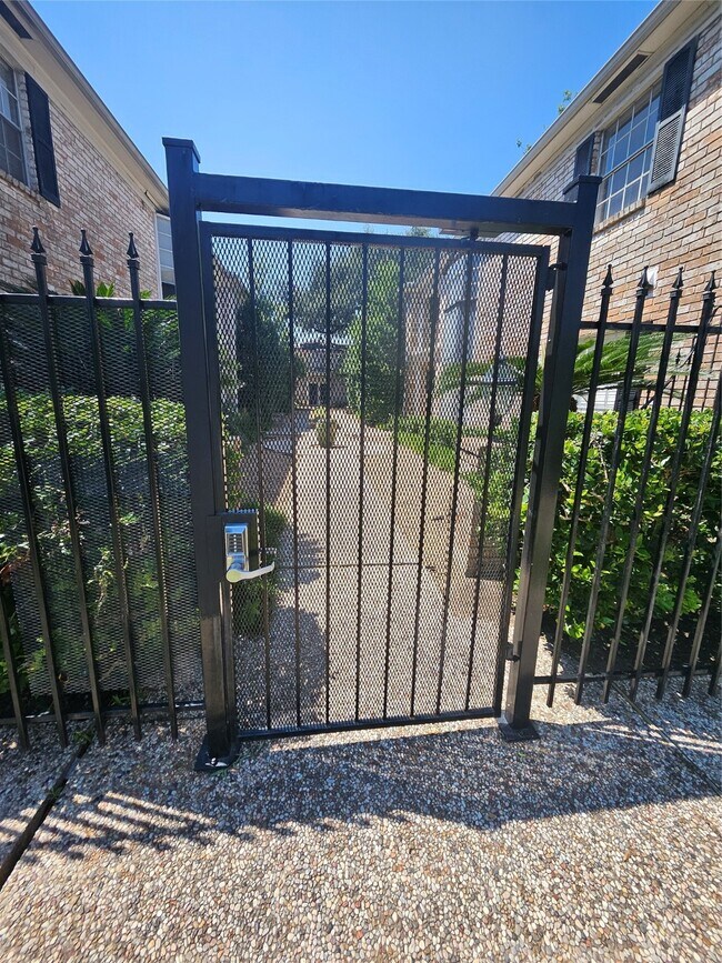 Building Photo - 7900 Westheimer Rd Unit 234 Rental