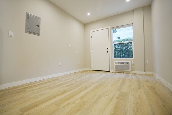 Photo - Mid City/Koreatown Recently Renovated Studio Available Now! Hurry Won't Last Unit 17