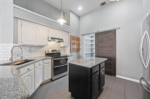 Photo - 2024 Brookville Ln