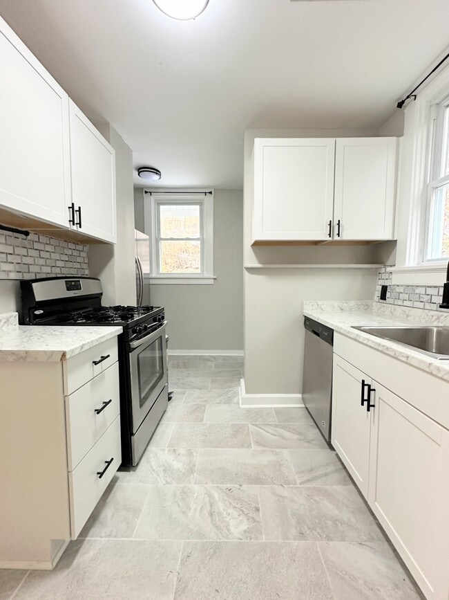 Building Photo - 2805 Louisiana Ave