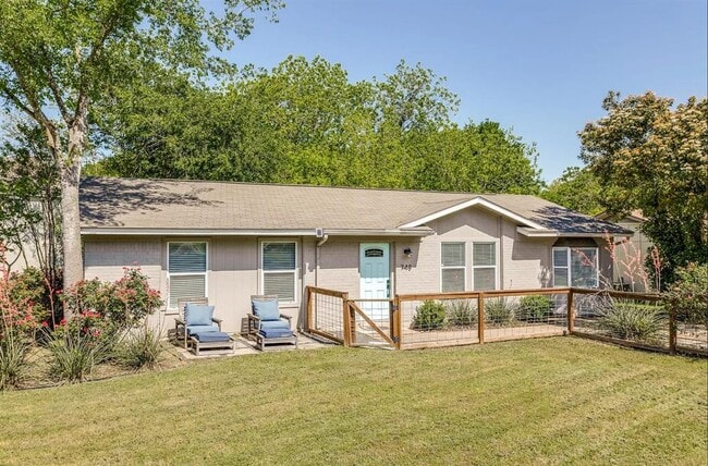 Building Photo - 748 Wales Way