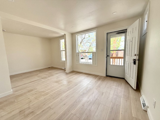 Photo - 708 E Dakota Ave