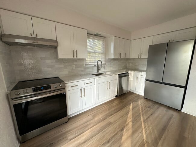 Photo - 9630 Erie St