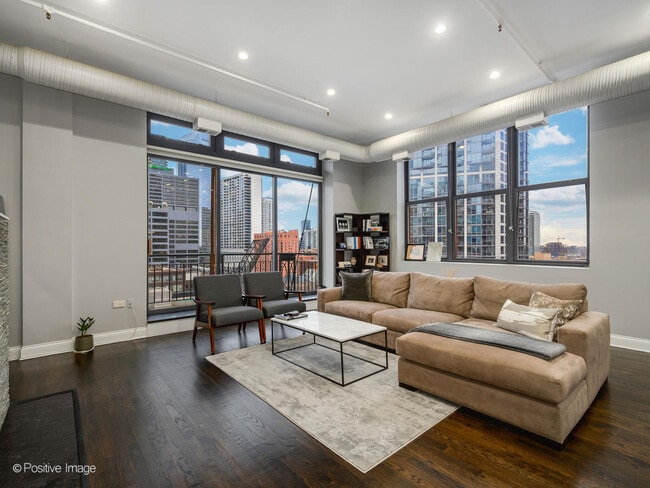 Photo - 360 W Illinois St