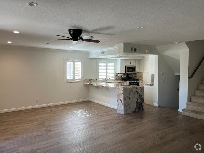 Building Photo - 1680 N Coast Hwy 101 Rental