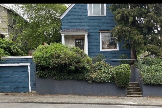 Building Photo - 5742 25th Ave NE Unit 1