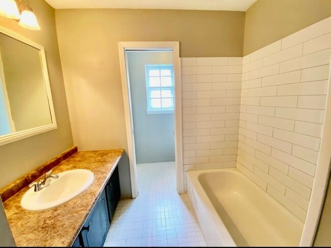 Photo - 5666 Hinton Pl