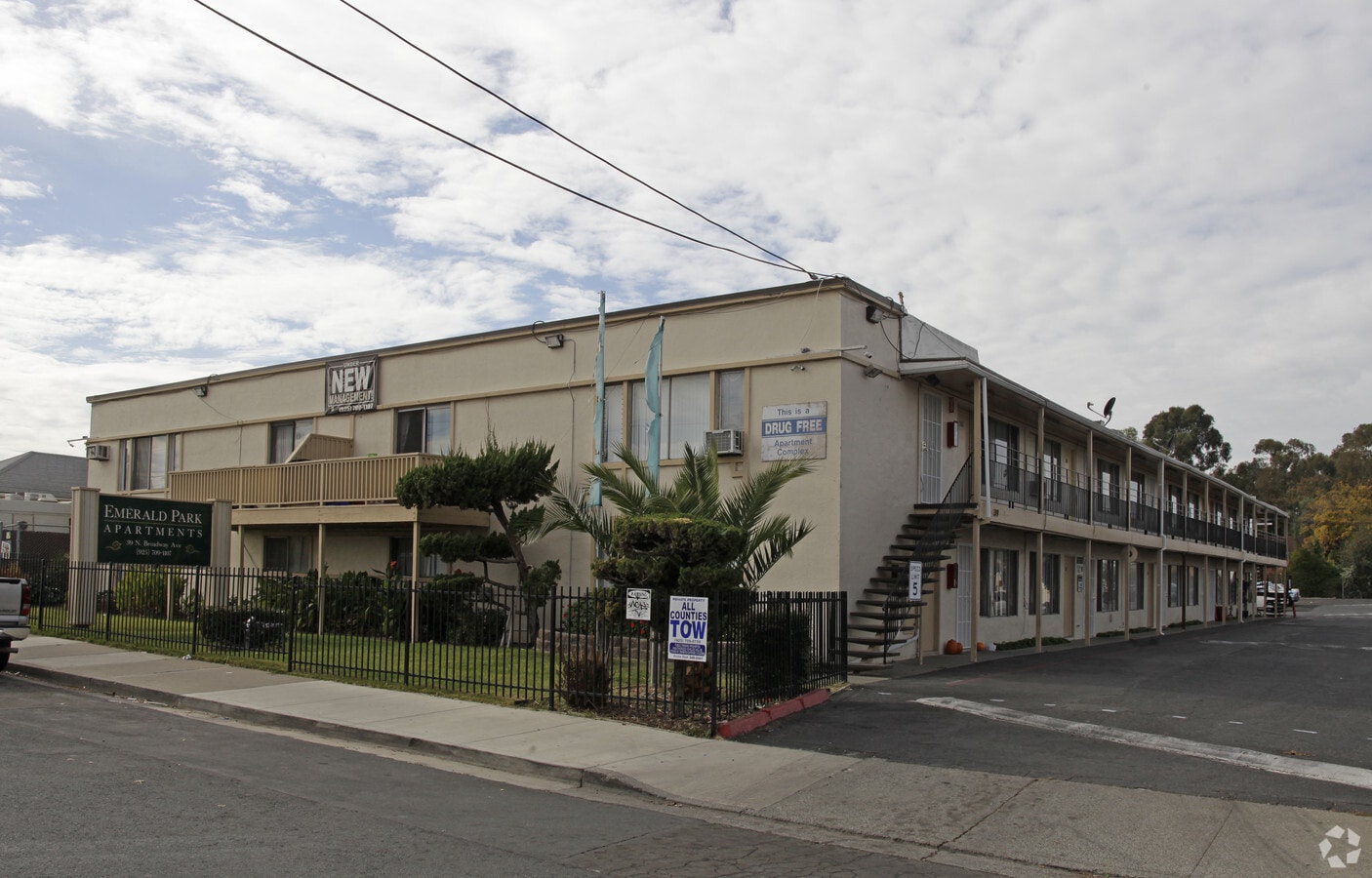 Emerald Park House Apartments - Emerald Park House Apartments