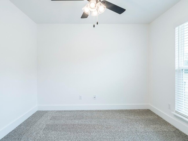 Photo - 1440 Emmerson St