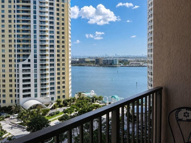 Photo - 540 Brickell Key Dr Unit 1802