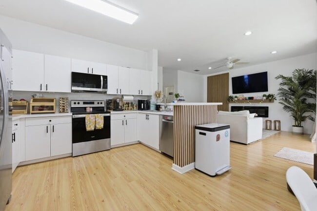 Photo - 7657 Thornlee Dr