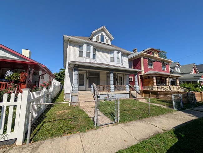 Building Photo - 2238 N Kenwood Ave