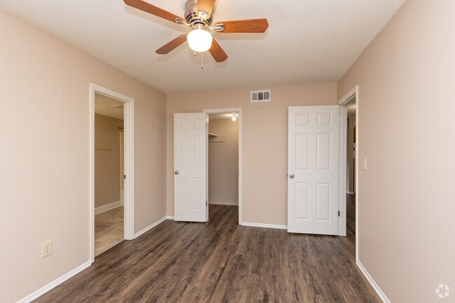2HAB, 2BA - 1,000 pies cuadrados - Dormitorio principal