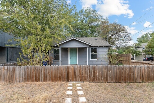 Building Photo - 204 Lessin Ln Rental