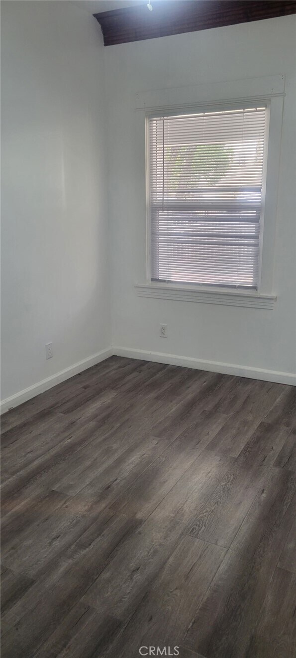 Photo - 836 W 40th Pl