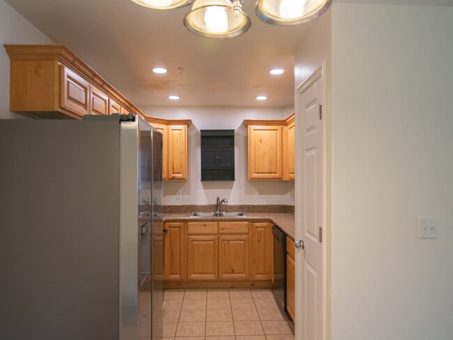Building Photo - 105 W Ridge Rd Rental