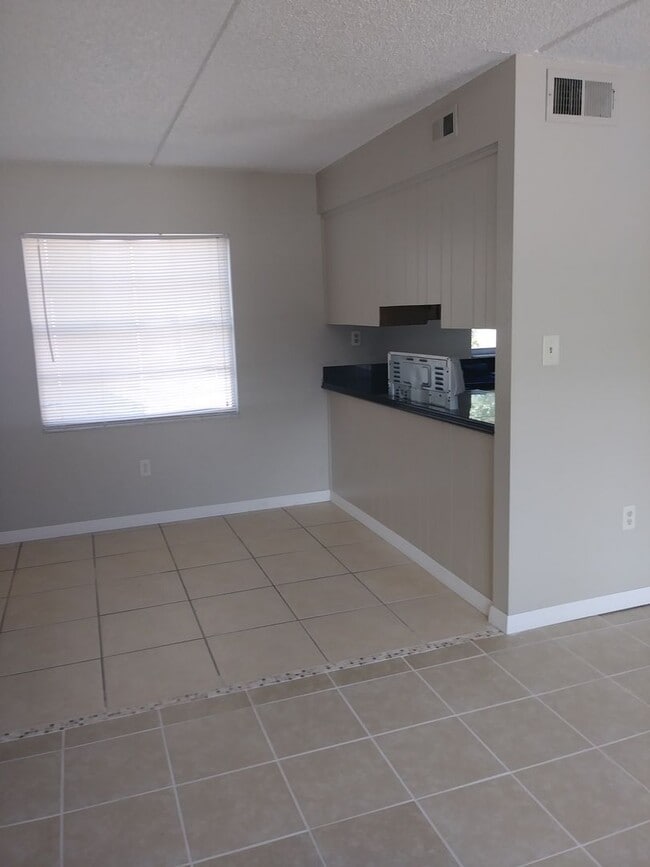 Photo - 1BR/1.5 BA Apt in Historic Downtown Eustis - Walking distance to Downtown Eustis Unit 5