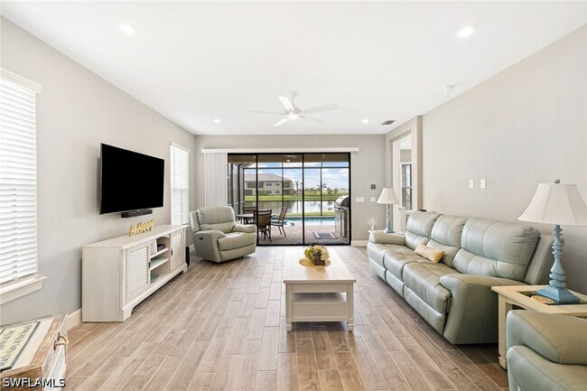 Photo - 15155 Tolmino St