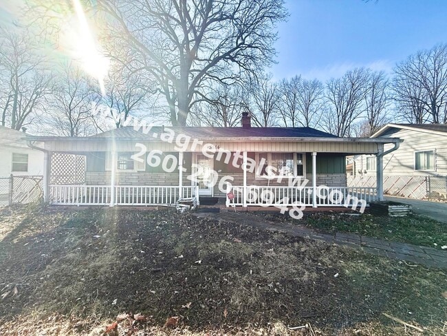 Building Photo - 3 Bedroom House