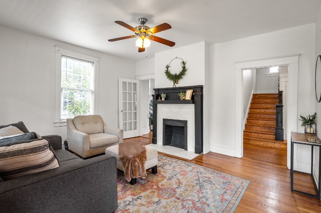 Photo - 2928 Hawthorne Ave