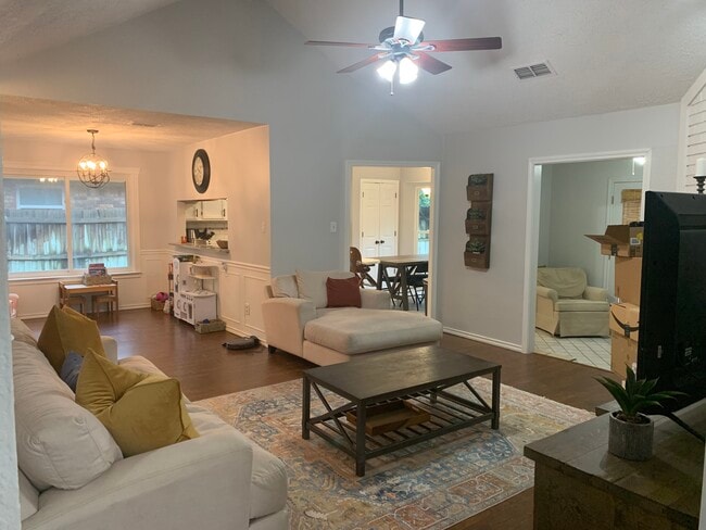 Photo - 990 Camden Dr
