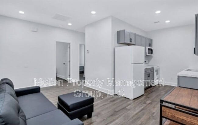 Photo - 700 Carmen Ave