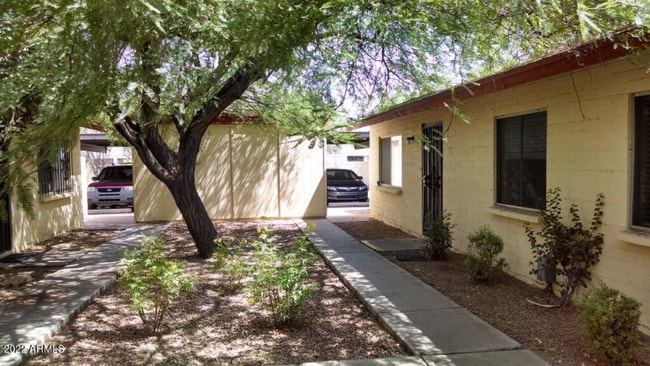 904 W Malibu Dr