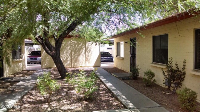 Photo - 904 W Malibu Dr
