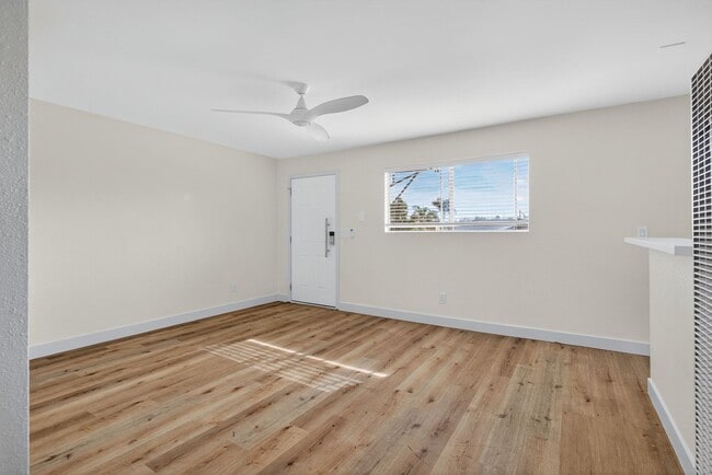 921 Alamitos Ave Unit 10